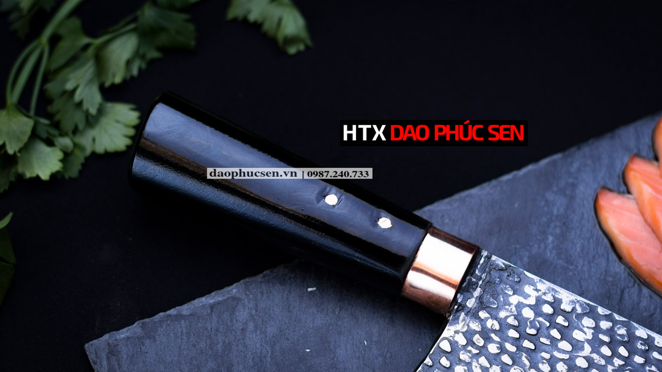 Cán gỗ mun kết hợp khâu inox tạo độ bền, cầm chắc tay