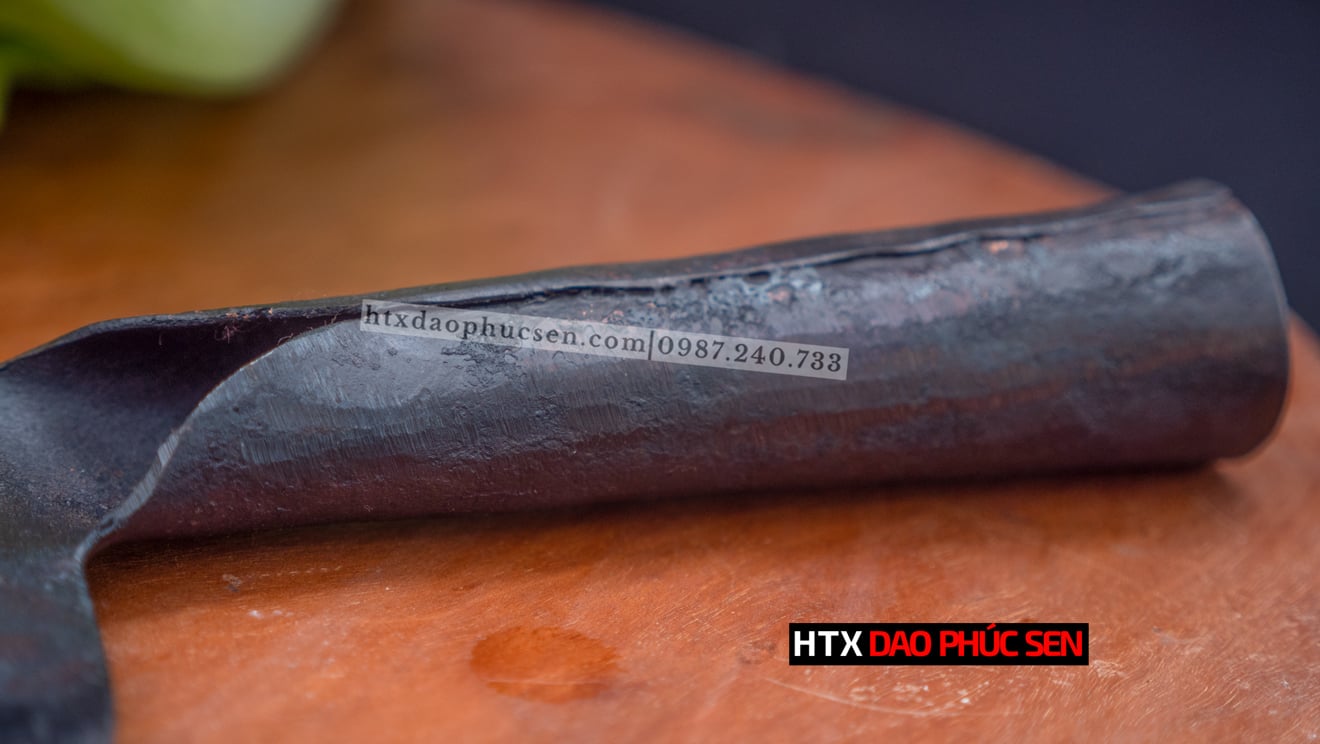 Cán dao được thiết kế liền nguyên khối chắc chắn