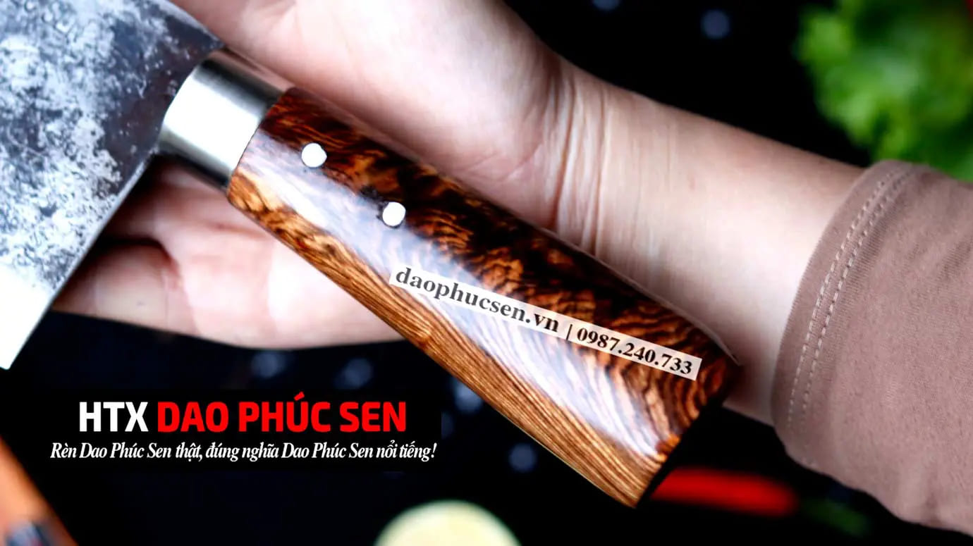 Cán dao được làm từ gỗ tự nhiên bền đẹp