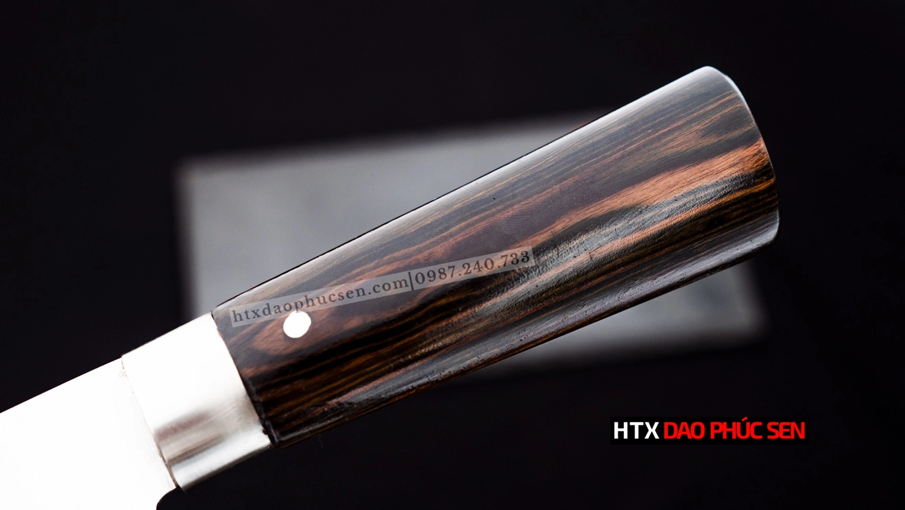 Cán làm từ gỗ tự nhiên được tuyển chọn cẩn thận