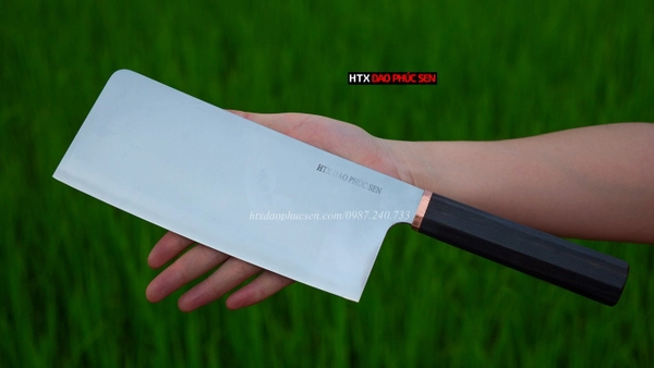 Dao chặt gà CG10 không chỉ đẹp mà còn sắc, giúp việc chặt gà trở nên dễ dàng hơn