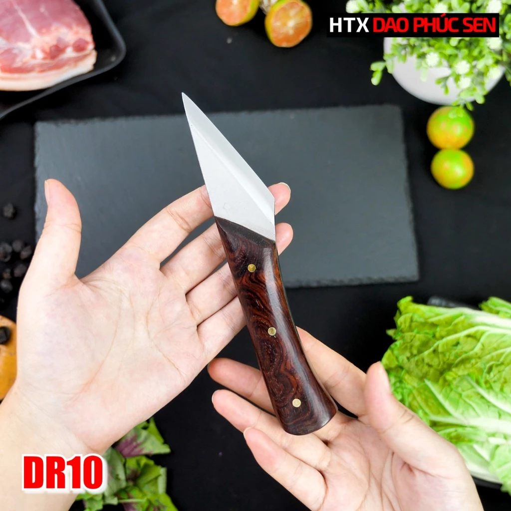 Lưỡi dao được rèn từ thép trắng cao cấp