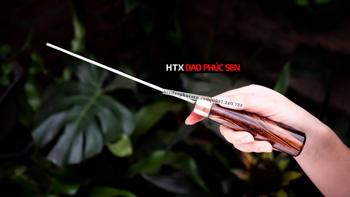 Rửa sạch dao chặt gà 03 CG03TDD sau khi sử dụng