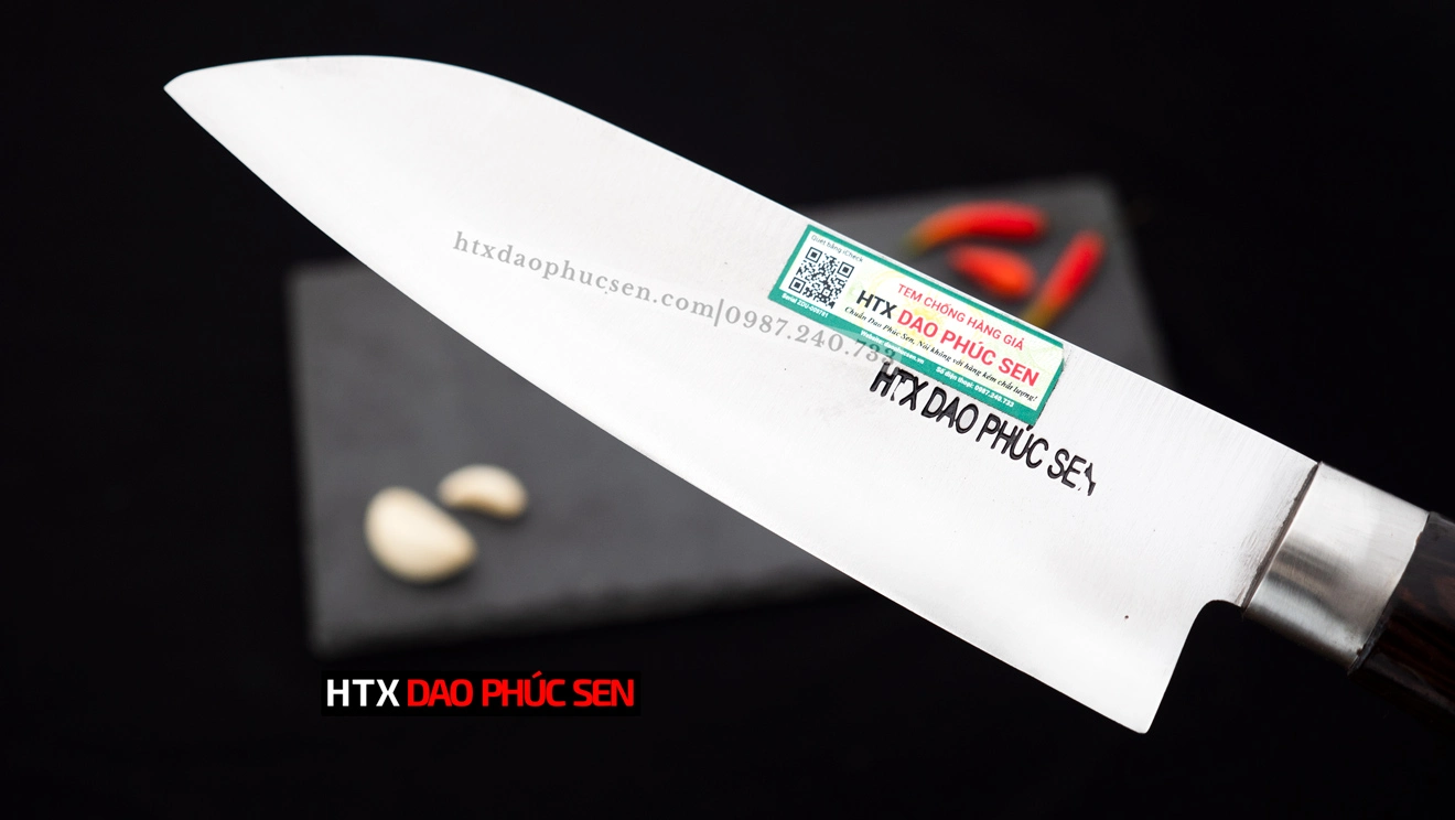 Lưỡi dao được rèn từ thép trắng, kháng gỉ tốt