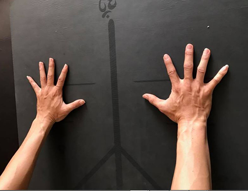 sử dụng thảm yoga định tuyến