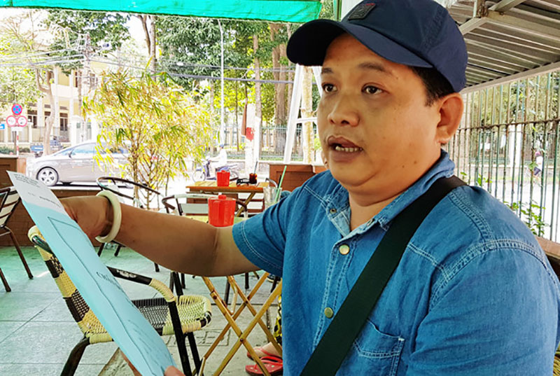 Anh Vinh kể lại vụ việc. Ảnh: Việt Tường.