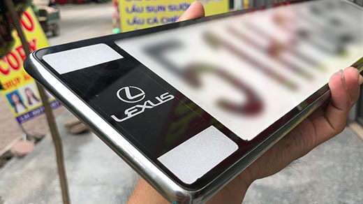 ép biển số ô tô