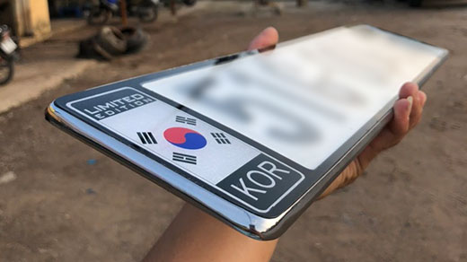 ép biển số xe ô tô