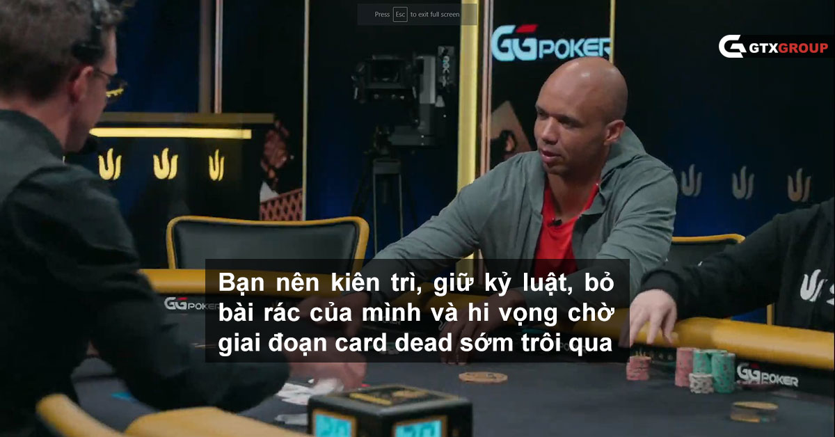 Bạn nên kiên trì, giữ kỷ luật, bỏ bài rác của mình và hi vọng chờ giai đoạn card dead sớm trôi qua