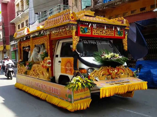 Hoán cải ôtô khách thành ôtô phục vụ tang lễ 2