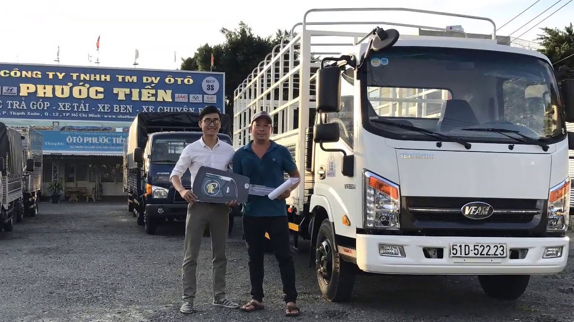 Niềm vui của khách hàng khi trở thành chính chủ chiếc xe tải của mình