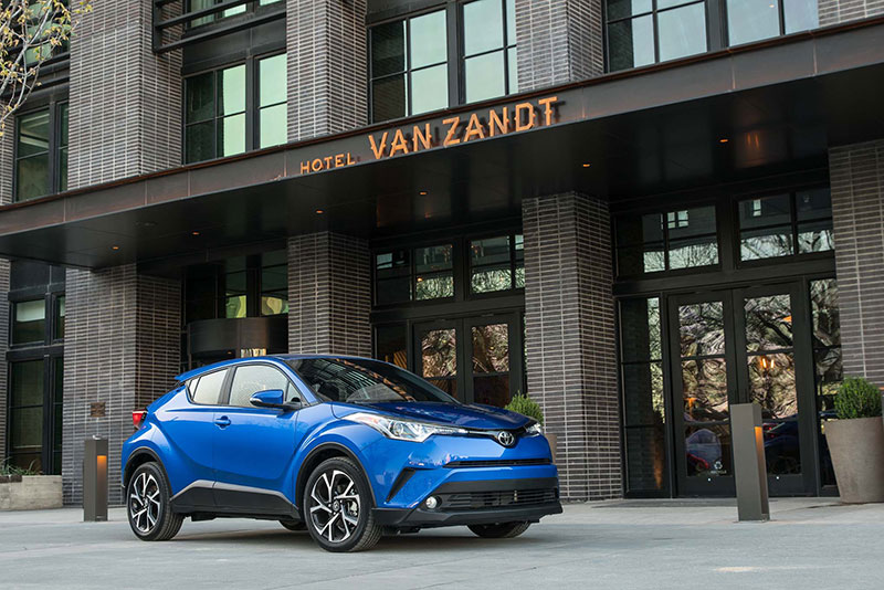 Toyota C-HR mang thiết kế khá giống concept.