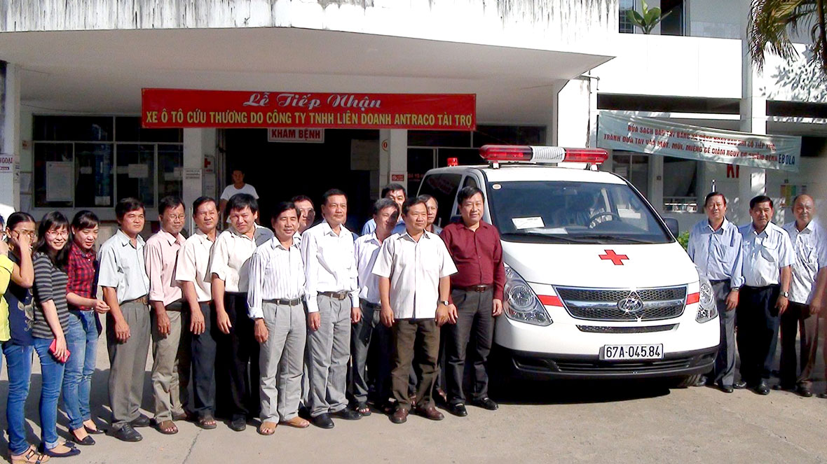 Hoán cải ô tô khách, xe tải thành ô tô cứu thương phục vụ cho nhu cầu chuyên chở bệnh nhân