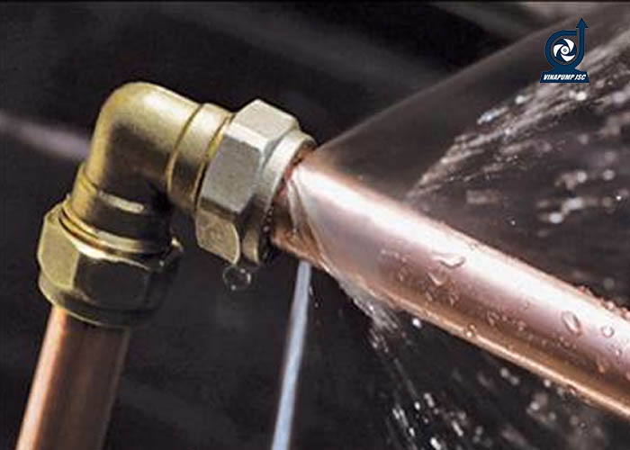 nguyen nhan may bom len nuoc yeu