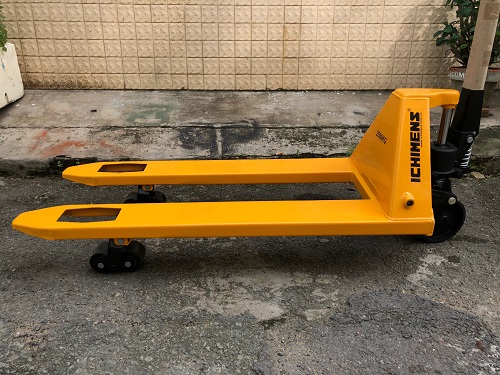 xe nâng tay 2000kg càng rộng