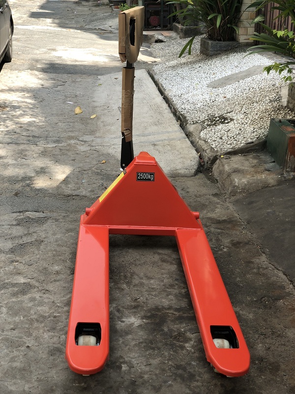 xe nâng càng rộng 2500kg