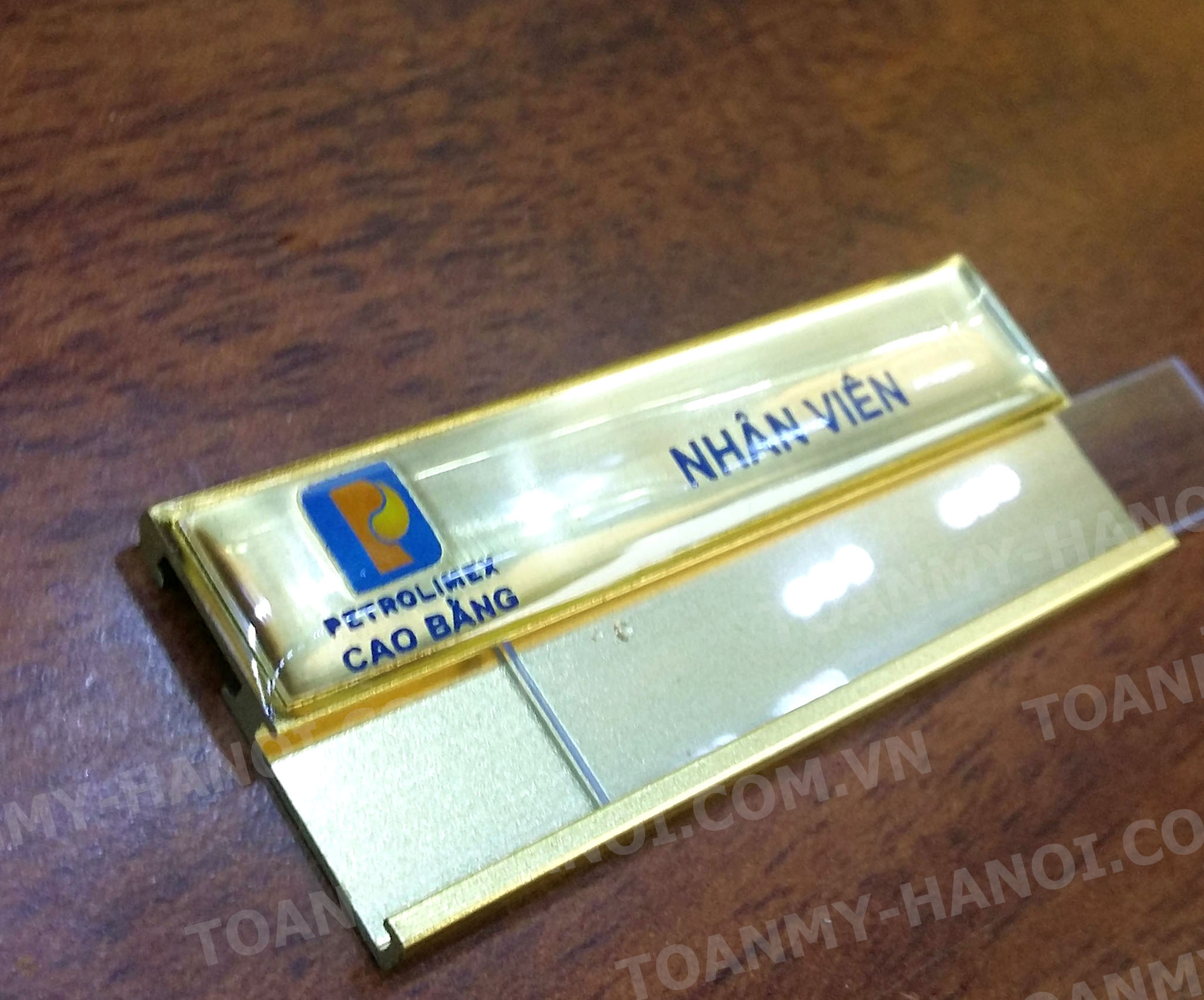 Có bao nhiêu loại thẻ tên nhân viên?