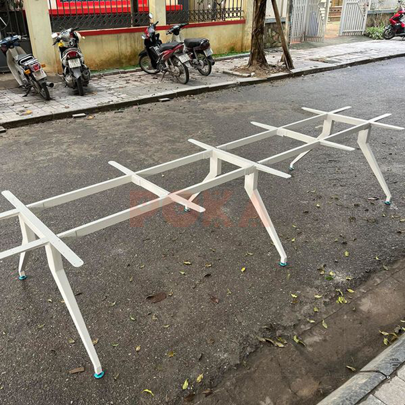 Lắp đặt thử kiểm tra chân bàn họp hệ 1200x3600 trước khi gửi cho anh Khách ở Đà Nẵng