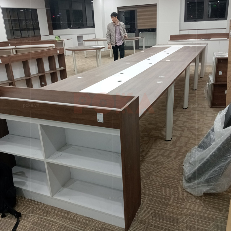 Giám sát lắp đặt chân bàn oval cho văn phòng tại Hoàng Mai, Hà Nội