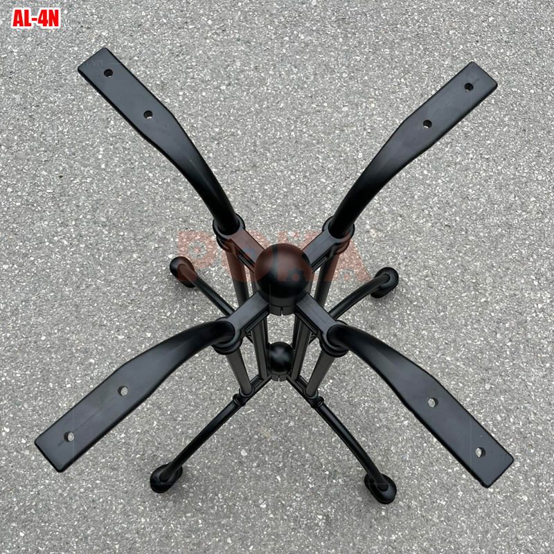 Chan ban cafe bang nhom duc