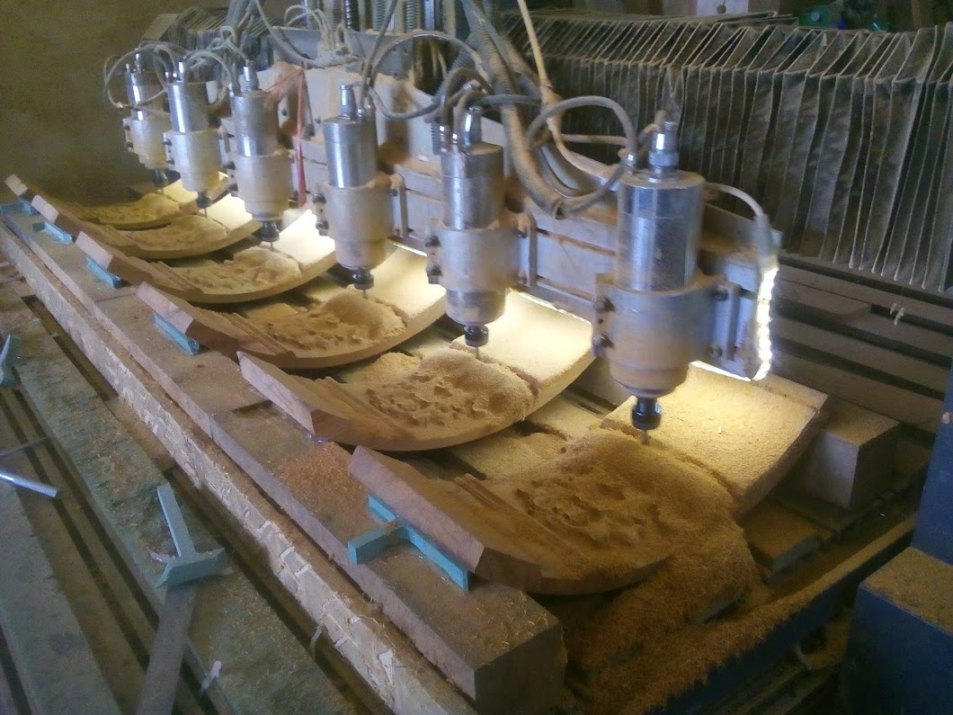Khi dòng máy đục gỗ chưa được ra đời thì các công việc ngành gỗ hoàn toàn được thực hiện thủ công