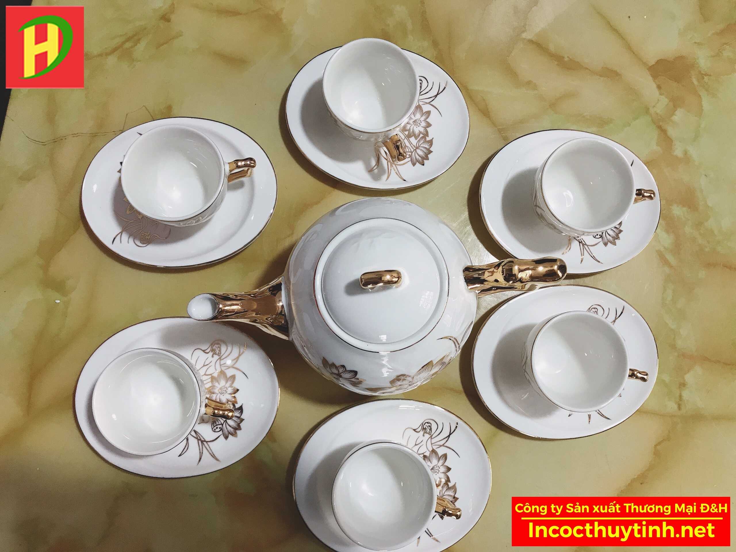 Ấm chén sứ hoa sen sơn mạ vàng tay cầm và miệng vòi ấm - AC02