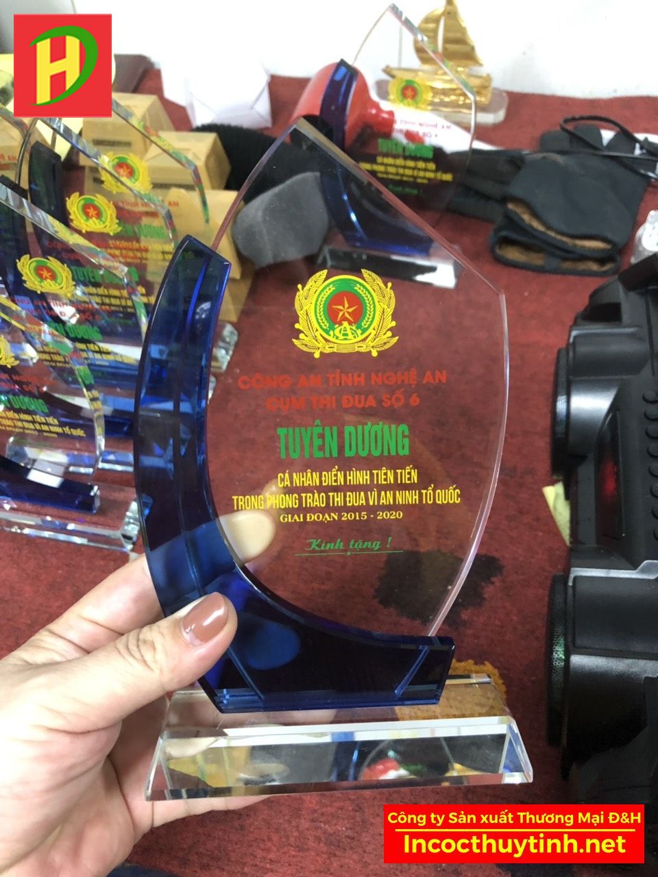 Dịch vụ in ấn logo thương hiệu kỷ niệm chương cao cấp