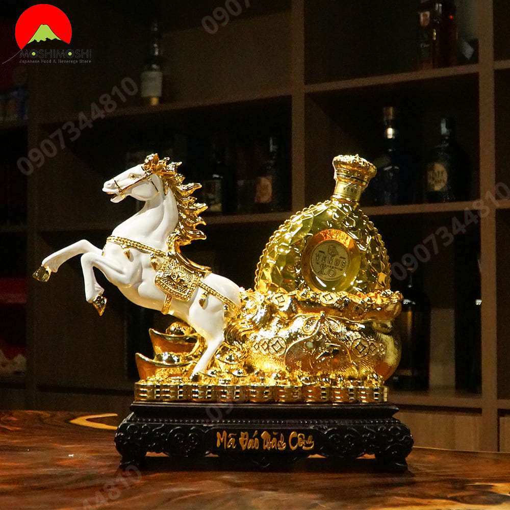 Kệ Rượu Ngựa Trắng Mã Đáo Thành Công 700ml chai vàng