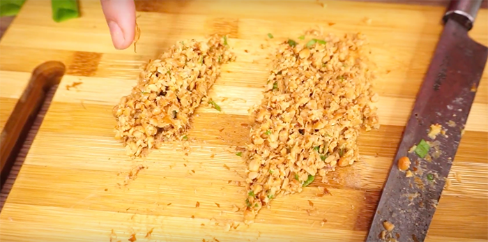 Chia phần Natto ra làm 2 phần (1/3 và 2/3)