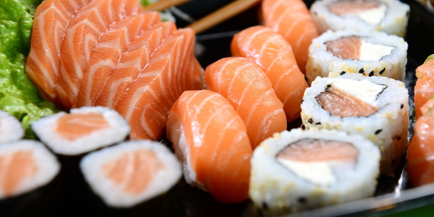 cách làm cơm cuộn sushi, nguyên liệu làm cơm cuộn