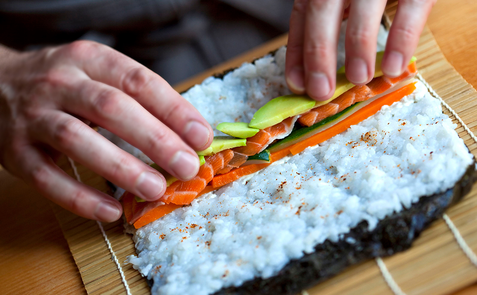 cách làm cơm cuộn sushi, nguyên liệu làm cơm cuộn