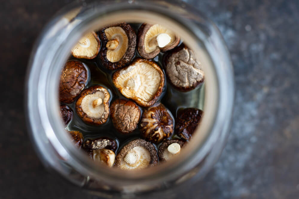 Hướng dẫn làm nước dùng Dashi nấm hương ( Shiitake Dashi)