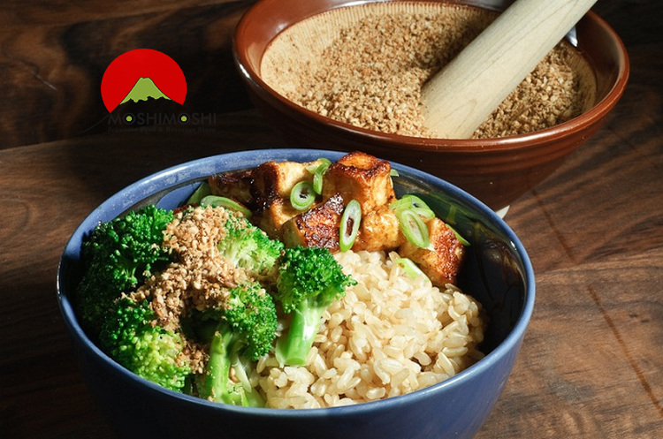 Gạo lứt Nhật ăn với muối mè