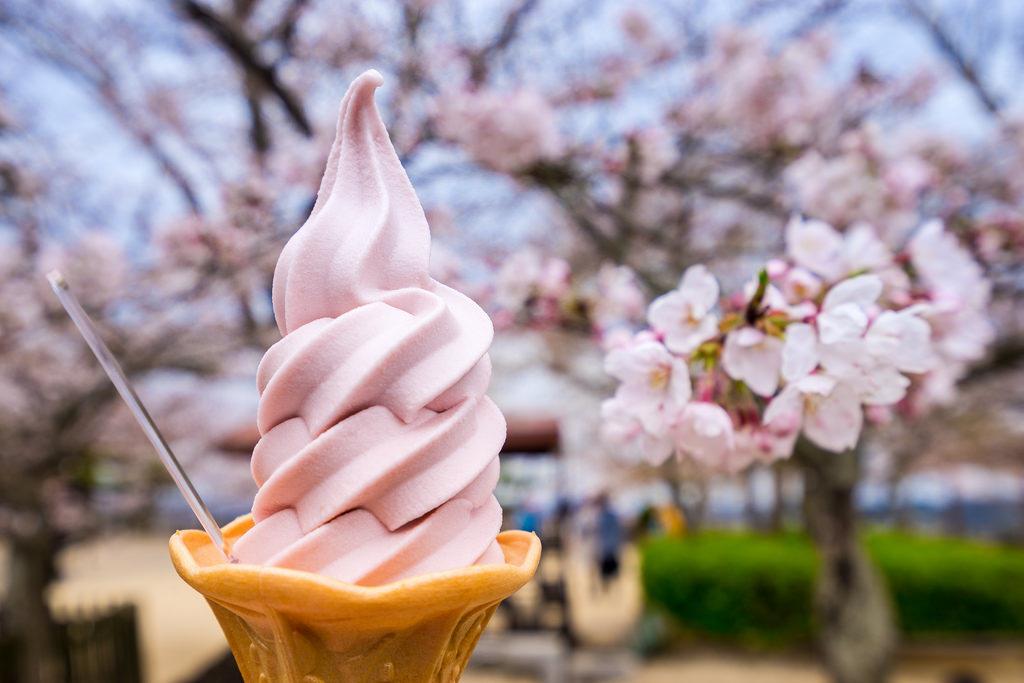 Các món ăn mùa xuân làm từ hoa anh đào ở Nhật Bản.