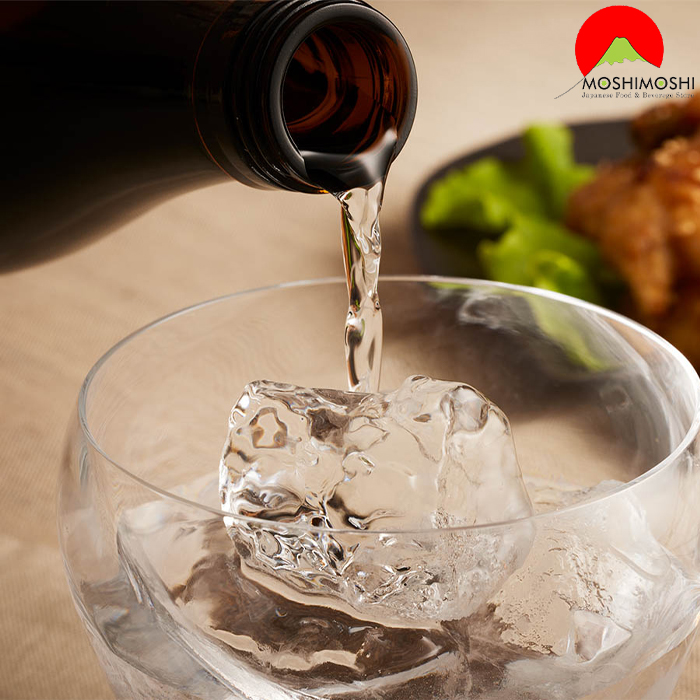 Cách uống rượu shochu Kirishima Sururu Kome với đá lạnh