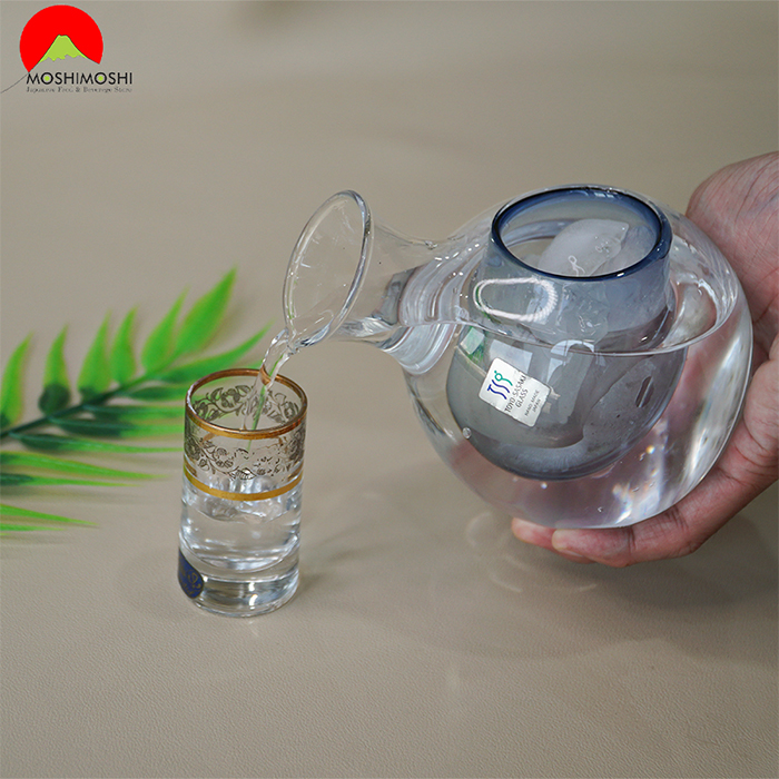 Bình thủy tinh làm lạnh sake Nhật Bản