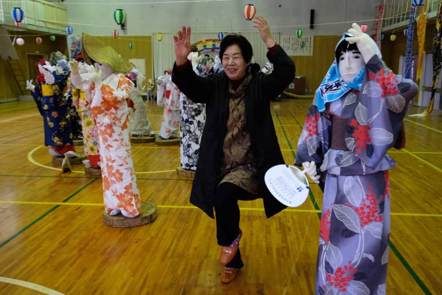 Ám ảnh ngôi làng mà búp bê dần thay thế con người tại Nhật Bản