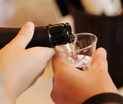 rượu sake tốt cho đường tiêu hoá