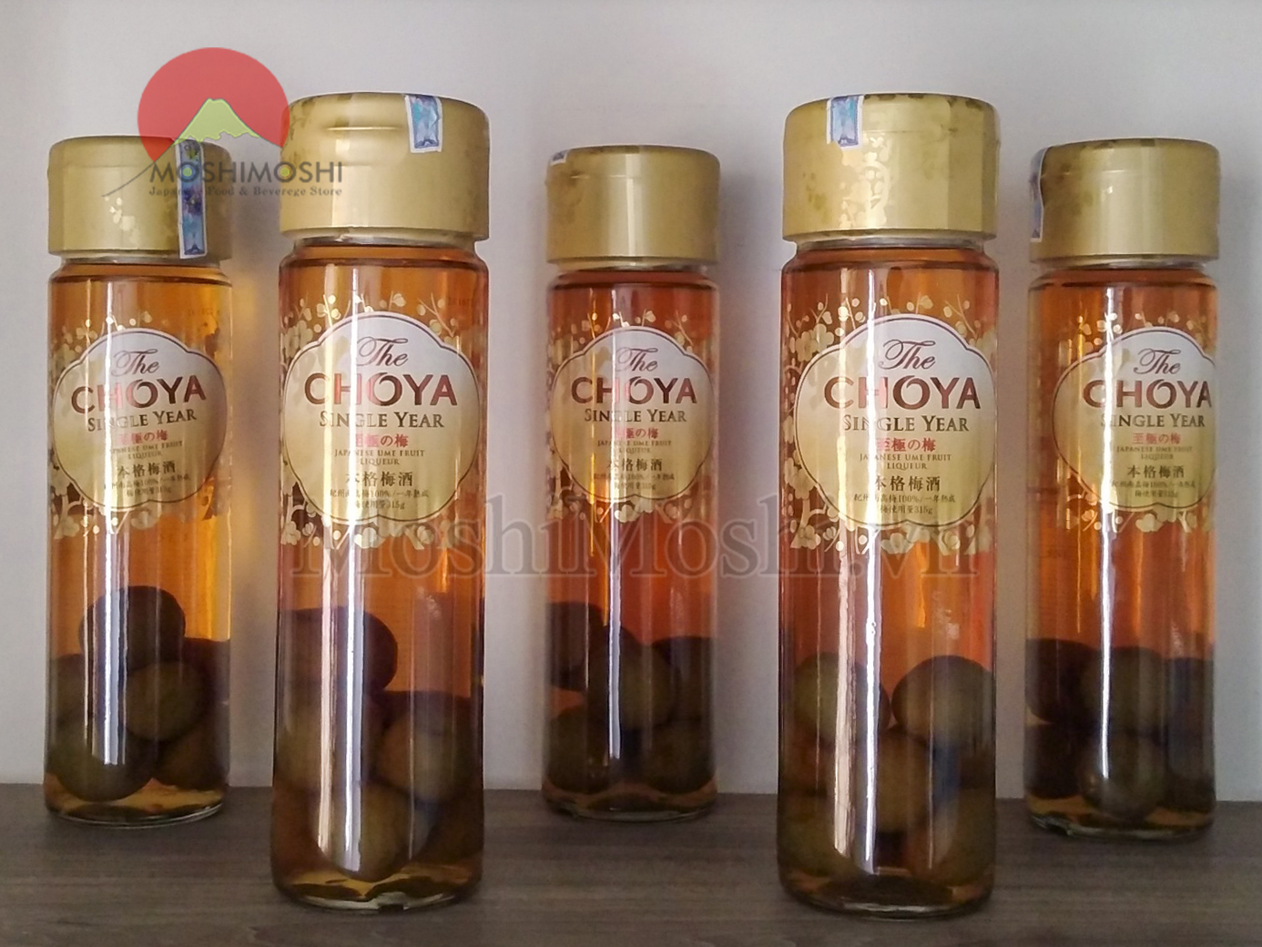 Rượu mơ Choya Single year 650ml (The Choya Golden Ume Fruit)