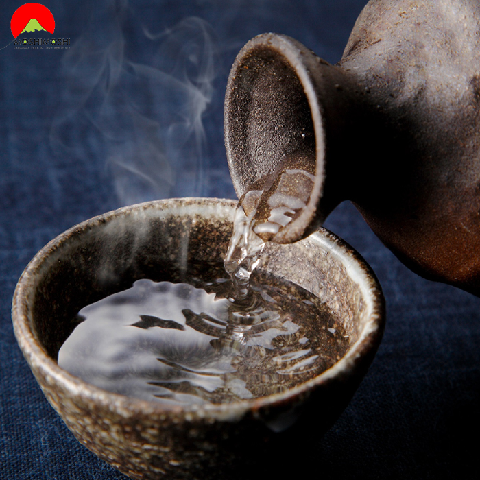 Vì sao bạn nên hâm nóng rượu sake Nhật Bản?
