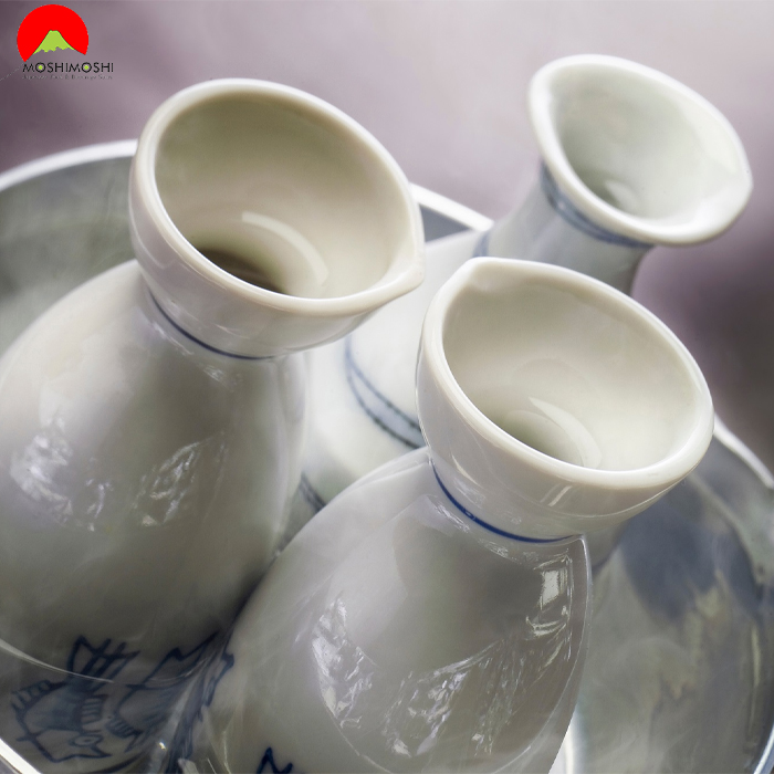 Cách hâm nóng rượu sake trong nước sôi