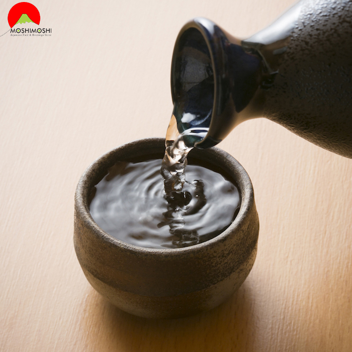 Cách hâm nóng rượu sake Nhật Bản