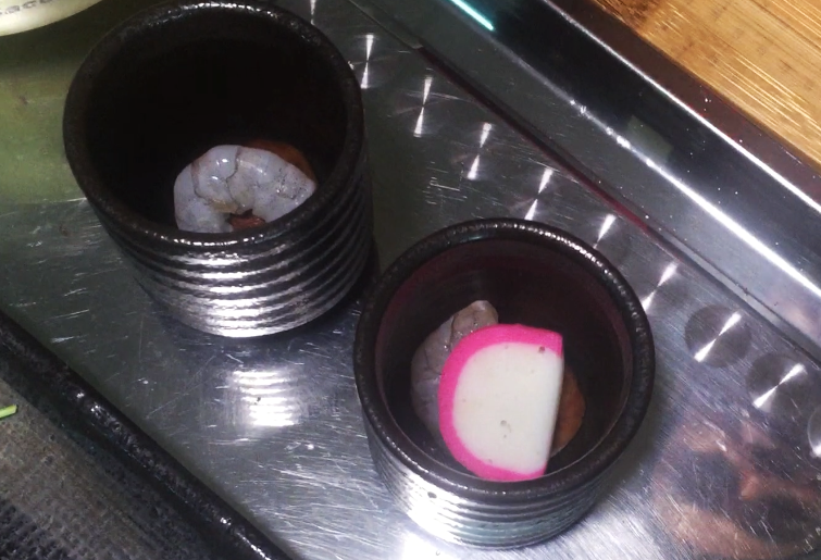 cho nguyên liệu vào ly