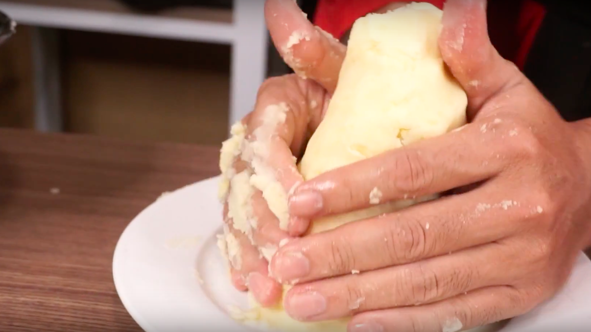 đắp khoai tây thành hình cây thông