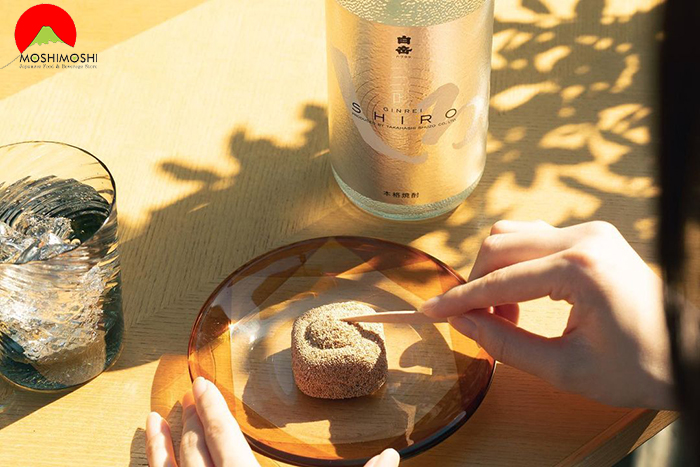 Cách uống rượu shochu Ginrei Shiro Nhật Bản với đá lạnh