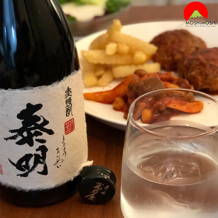 Cách uống rượu shochu Tokujou Taimei Mugi Nhật Bản với đá