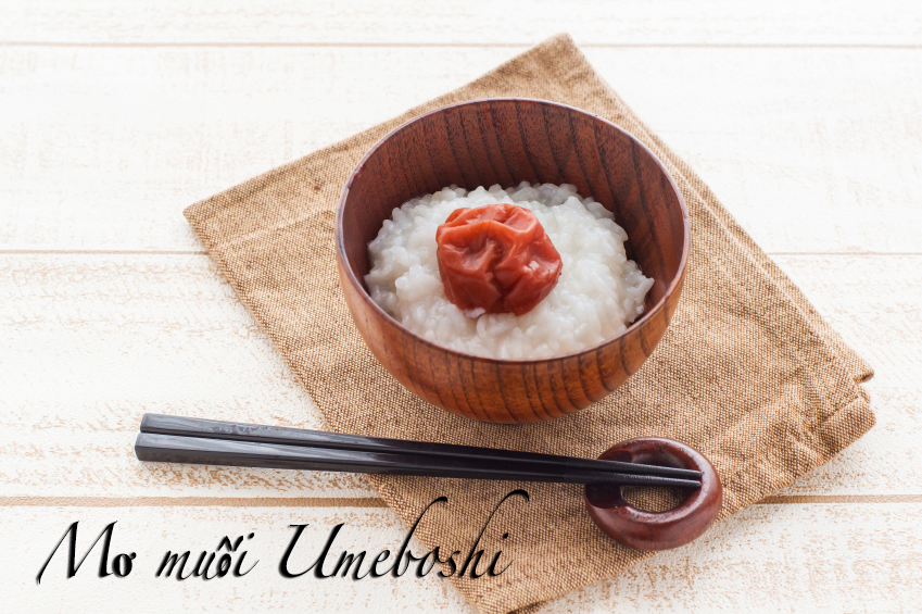 mơ muối umeboshi là món ăn đặc trưng của ẩm thực Nhật Bản