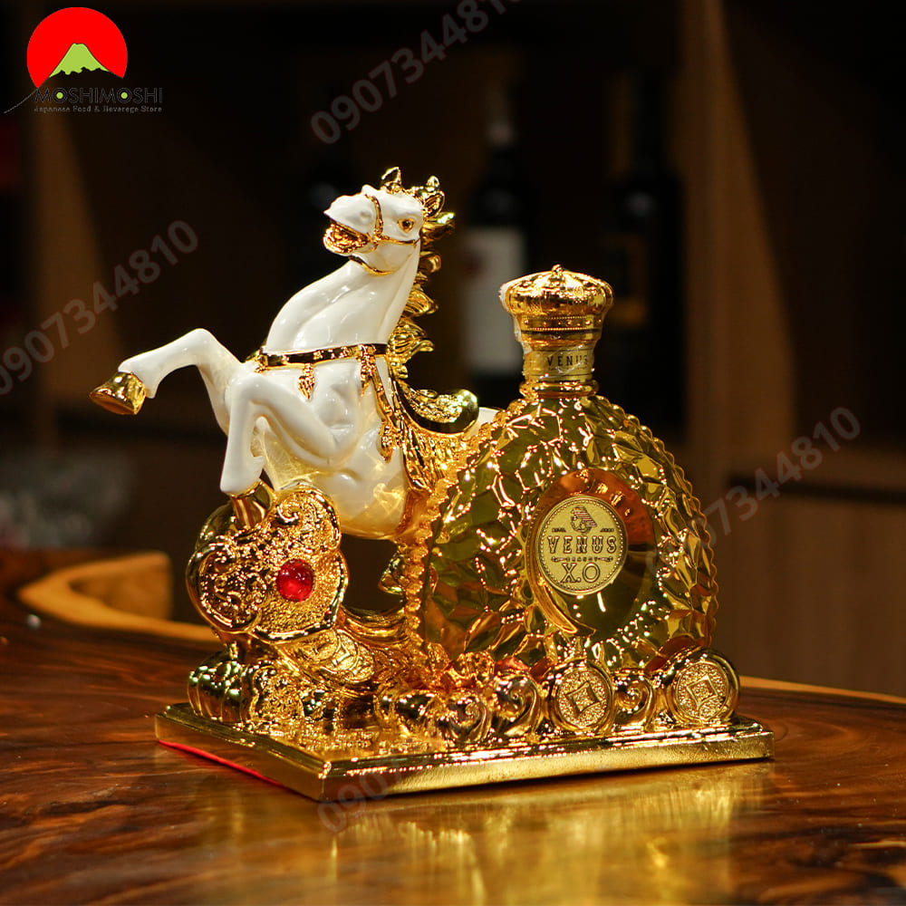 Kệ Rượu Ngựa Trắng Brandy XO 700ml chai vàng