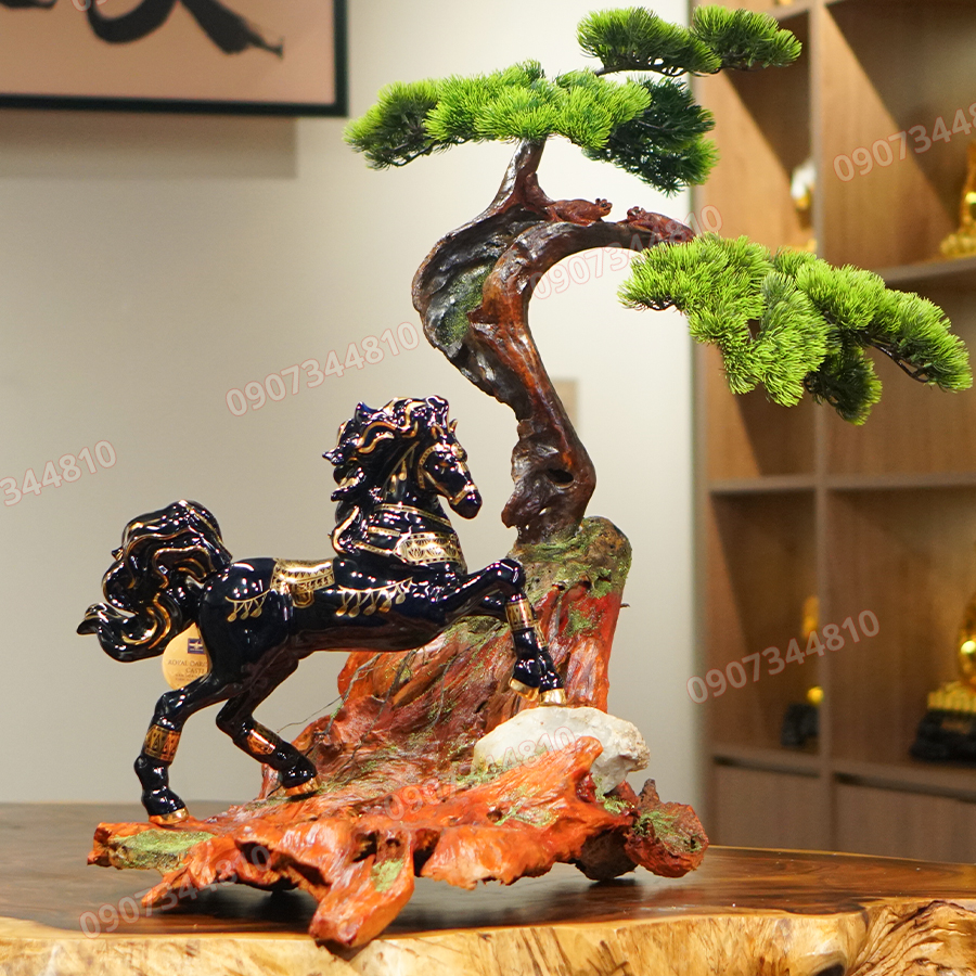 Long Mã Đế Phong Cảnh Cây Tùng lá xanh