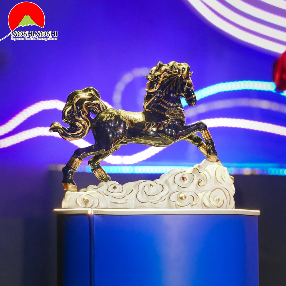 Rượu Ngựa Long Mã Royal Darius - Tôn Lên Vẻ Đẹp Người Việt Qua Từng Chi Tiết